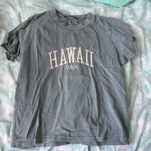Brandy Melville Gray Short Sleeve Tee Hawaii Print